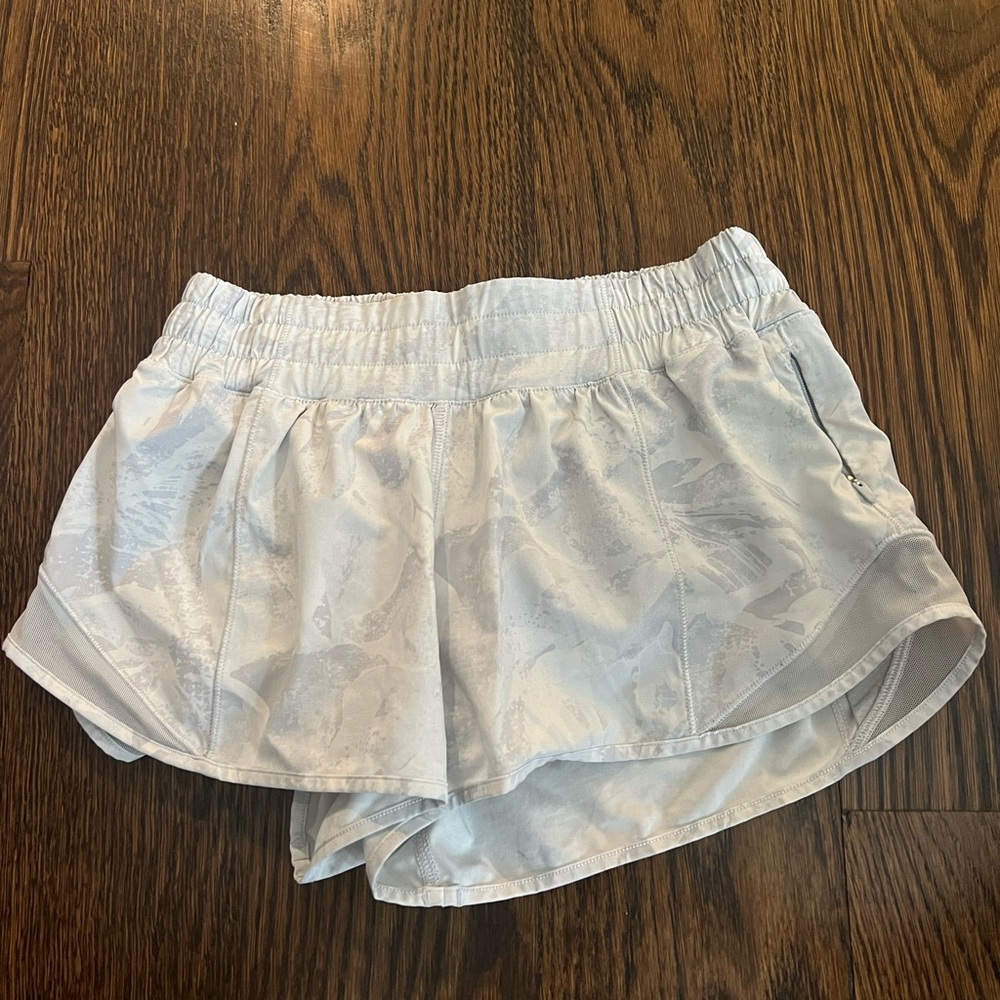 Lululemon hotty hot shorts 2.5”